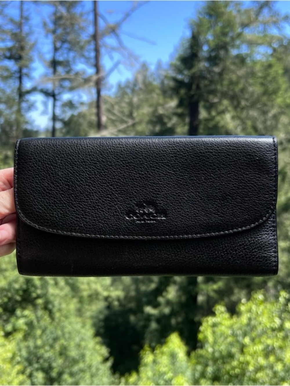 COACH VINTAGE Women's Trifold Wallet in Black Pebble Leather Gold Hardware